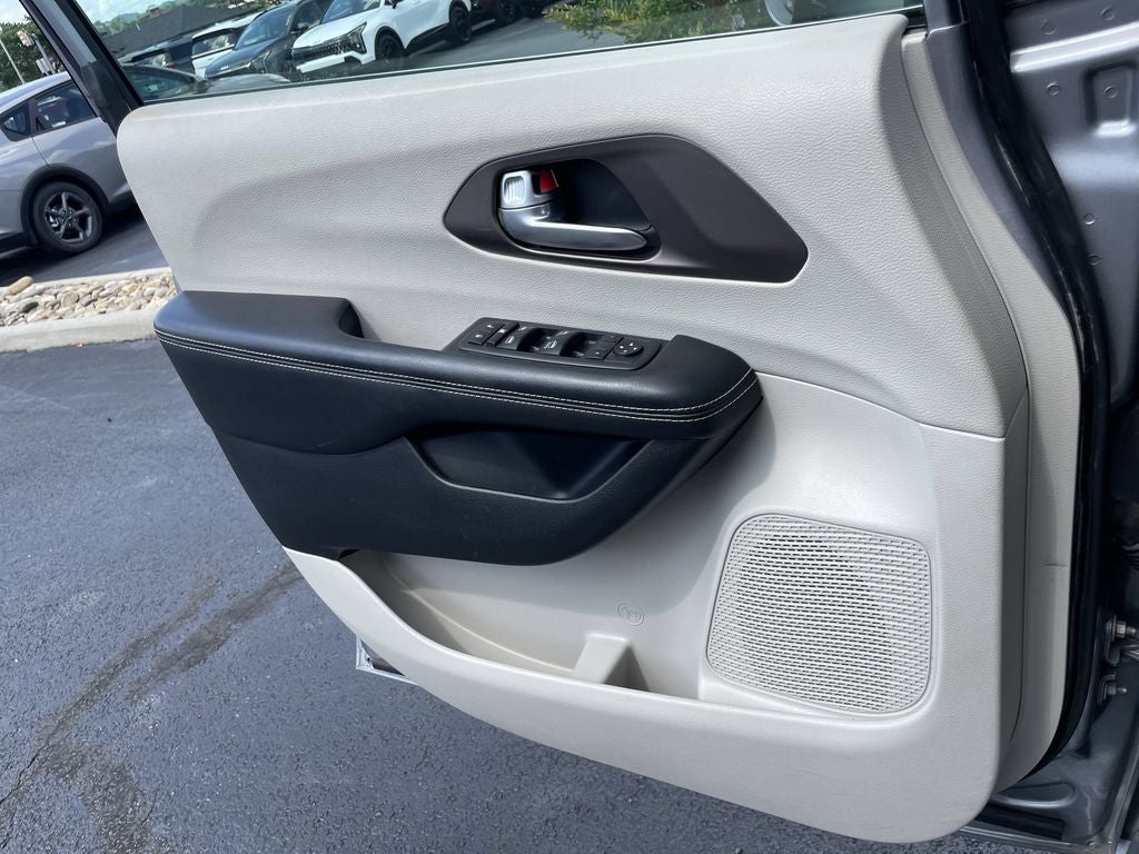2020 Chrysler Voyager LXI