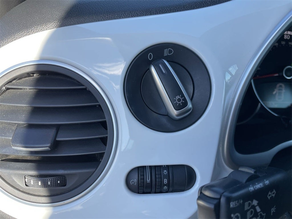 2015 Volkswagen Beetle 1.8T Classic