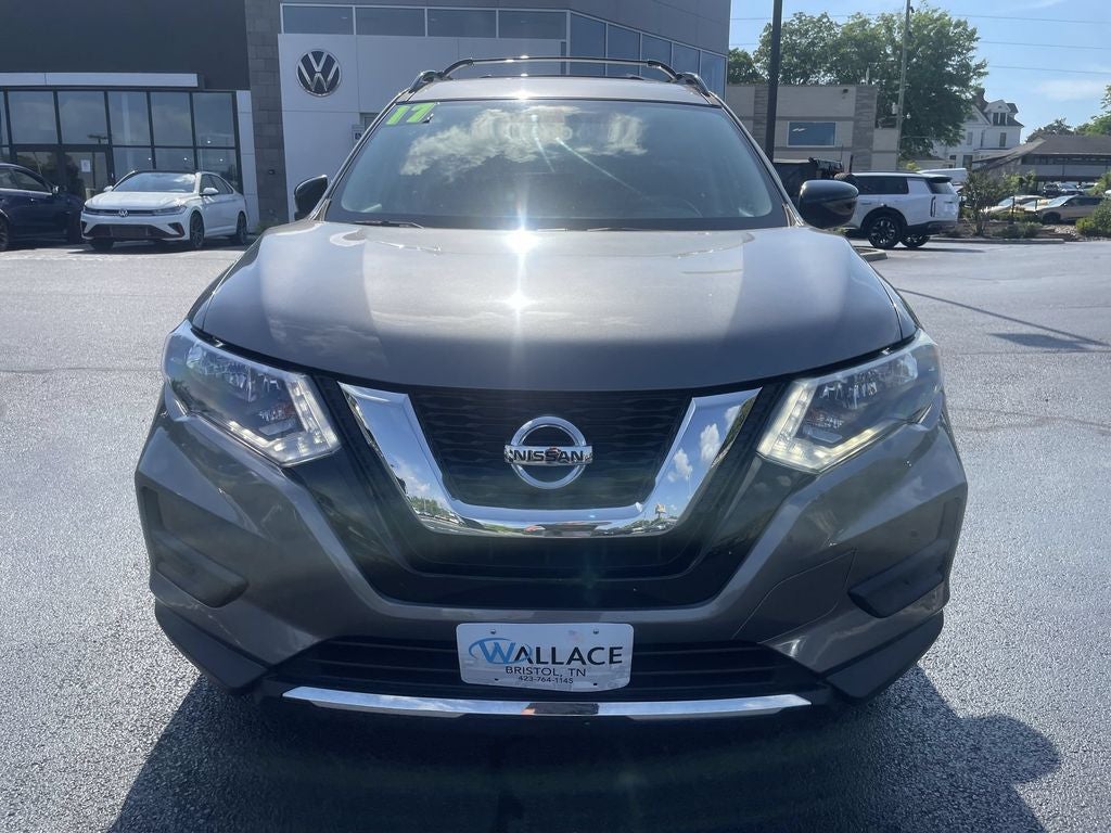 Used 2017 Nissan Rogue SV with VIN 5N1AT2MV3HC822617 for sale in Bristol, TN