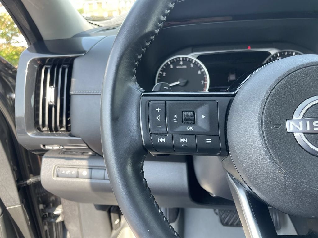 2022 Nissan Pathfinder SV