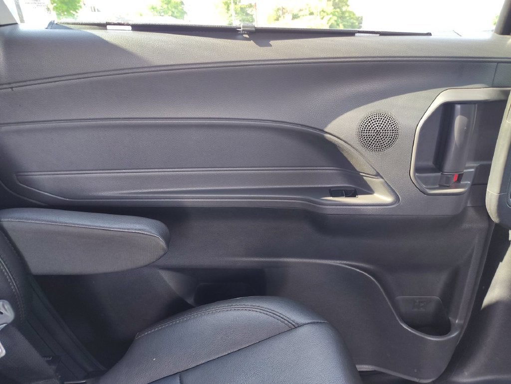 2023 Toyota Sienna XSE 7 Passenger