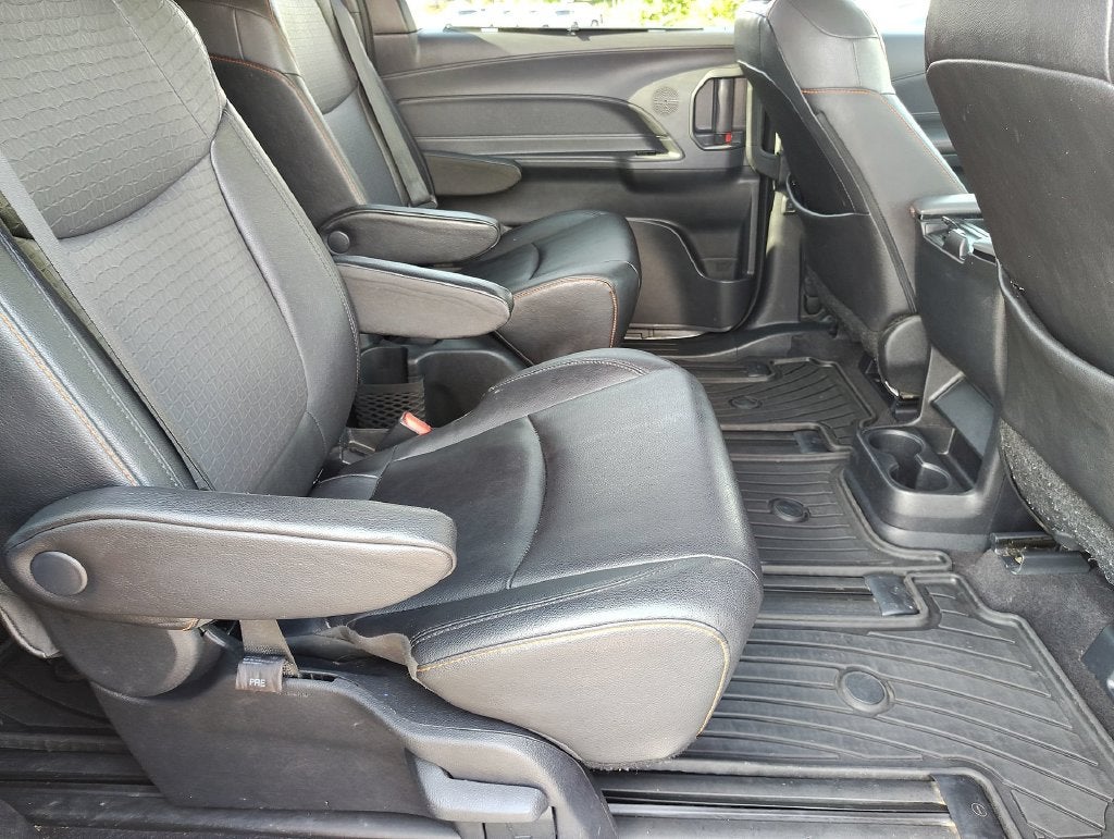 2023 Toyota Sienna XSE 7 Passenger
