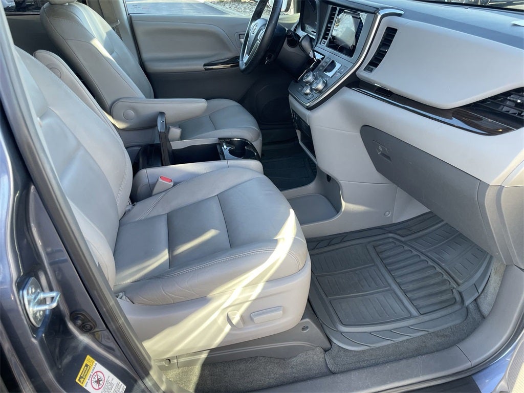 2015 Toyota Sienna L 7 Passenger