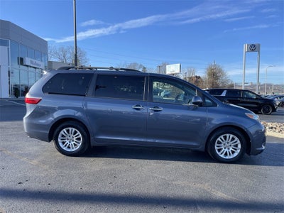 2015 Toyota Sienna L 7 Passenger