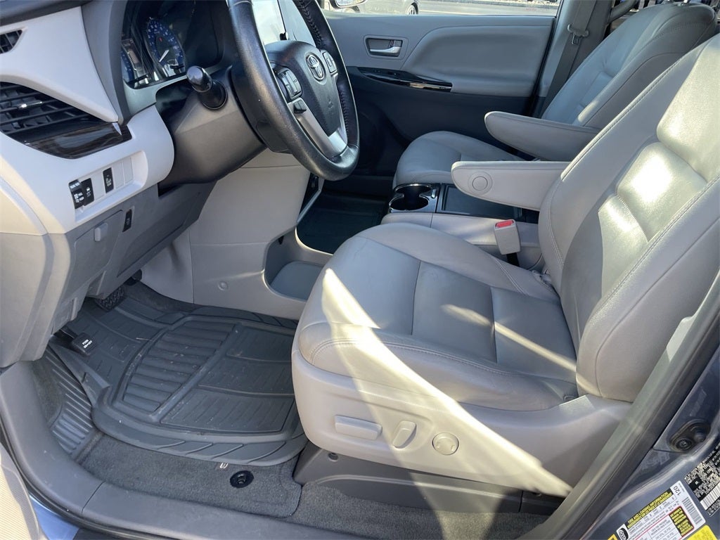 2015 Toyota Sienna L 7 Passenger