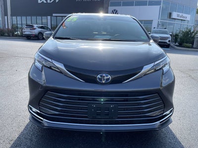 2025 Toyota Sienna Limited 7 Passenger