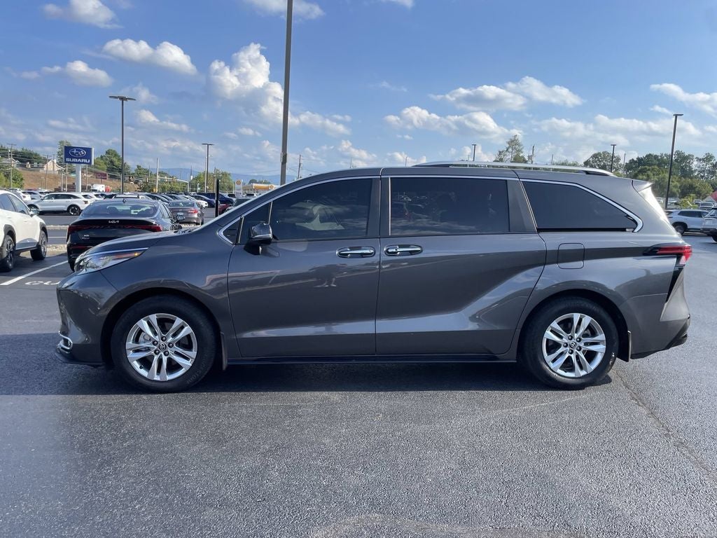 2025 Toyota Sienna Limited 7 Passenger