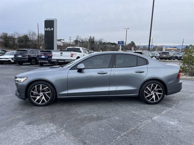 2020 Volvo S60 T6 Momentum