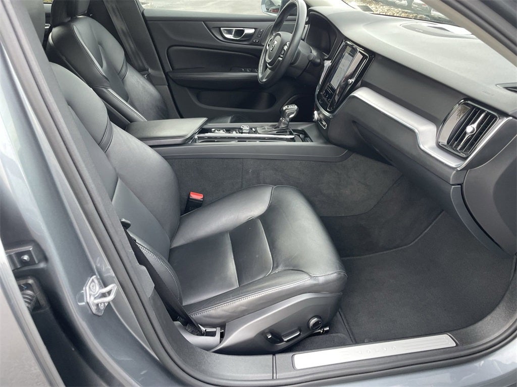 2020 Volvo S60 T6 Momentum