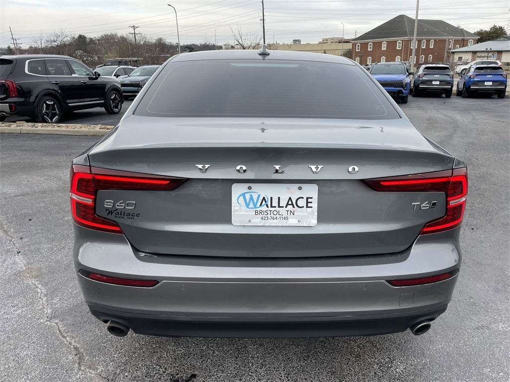 2020 Volvo S60 T6 Momentum