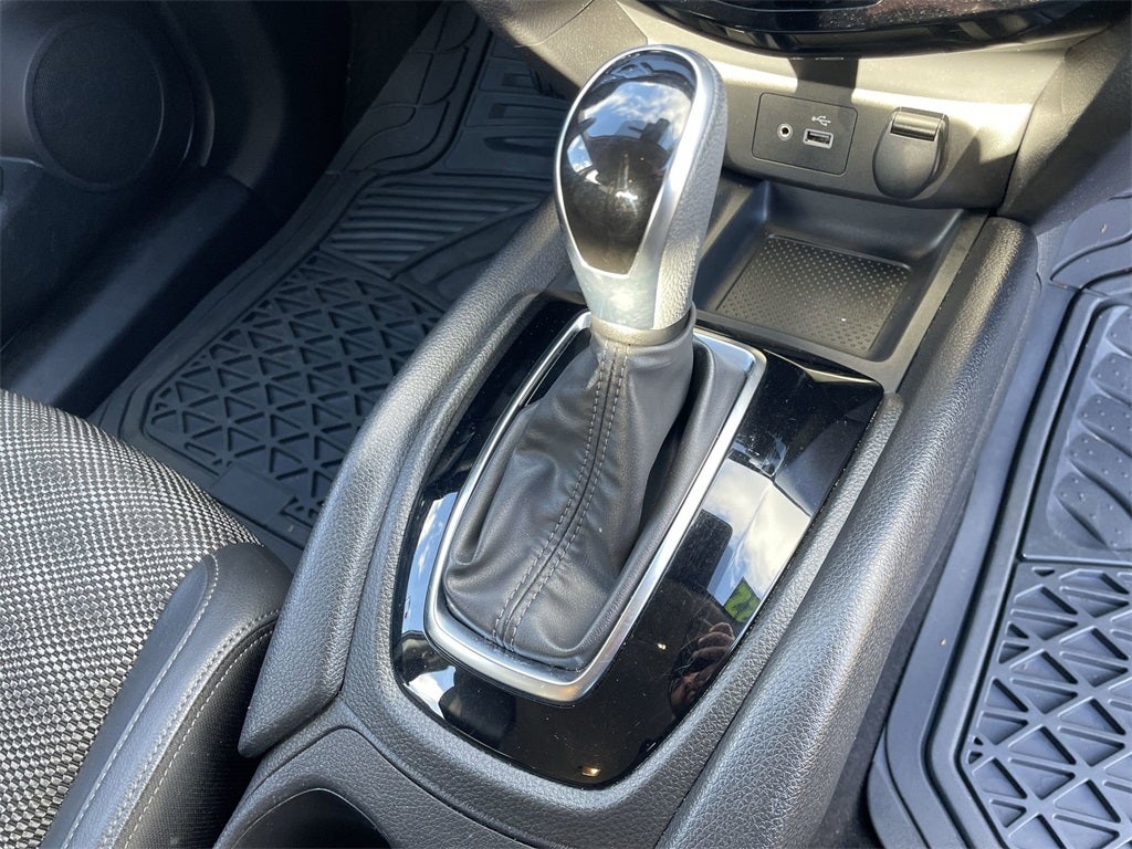 2022 Nissan Rogue Sport SV