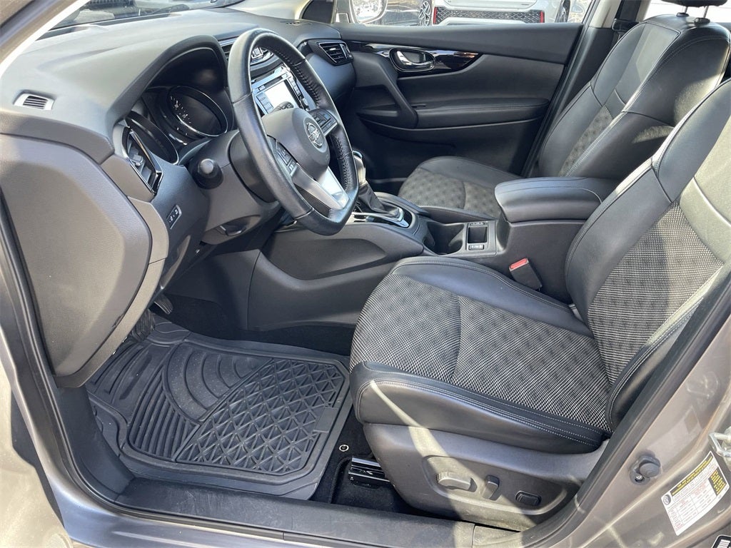 2022 Nissan Rogue Sport SV